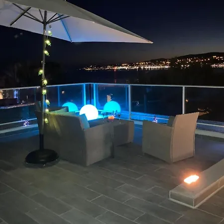 Magnificent Rooftop With Panoramic Sea View *
